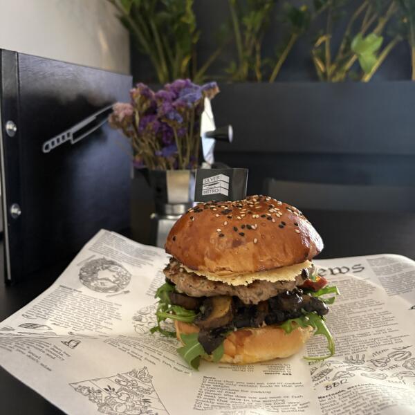 Obrázok jedla Morčací burger s parmezánom