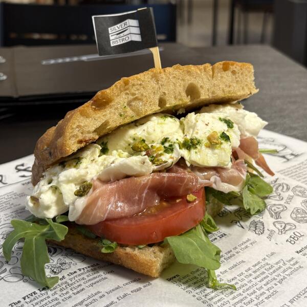 Obrázok jedla Focaccia - proscioutto, mozzarella, pesto