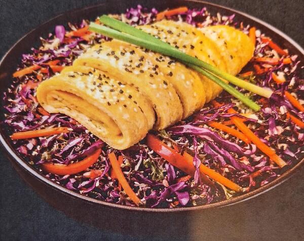 Obrázok jedla Ázijský šalát s  vaječnou omeletou